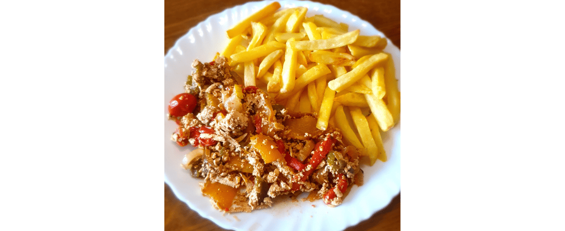 Tofu com pimentos grelhados e batatas